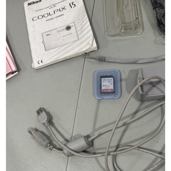 Nikon CoolPix S5 Silver 6MP 3x Optical Zoom 2.5" Screen Compact Digital Camera - Picture 5 of 8